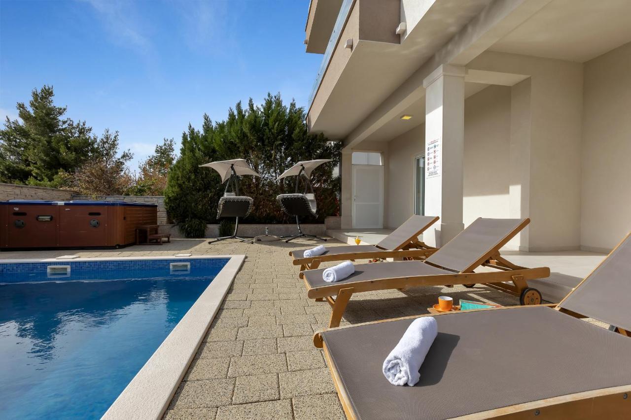 Apartments Lujnovic Makarska Exterior foto