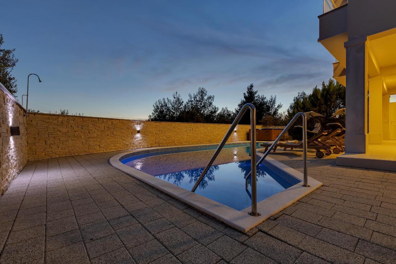 Apartments Lujnovic Makarska Exterior foto